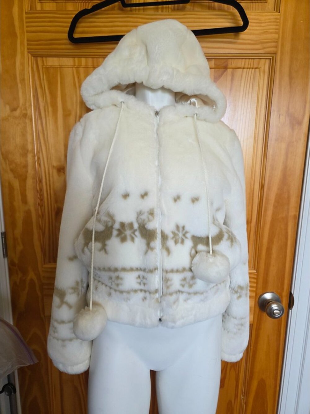 Goelia Size Small Cropped Fluffy Winter Sweater